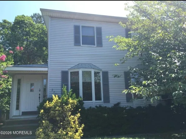 229 Overbrook Ave, Oakhurst, NJ 07755
