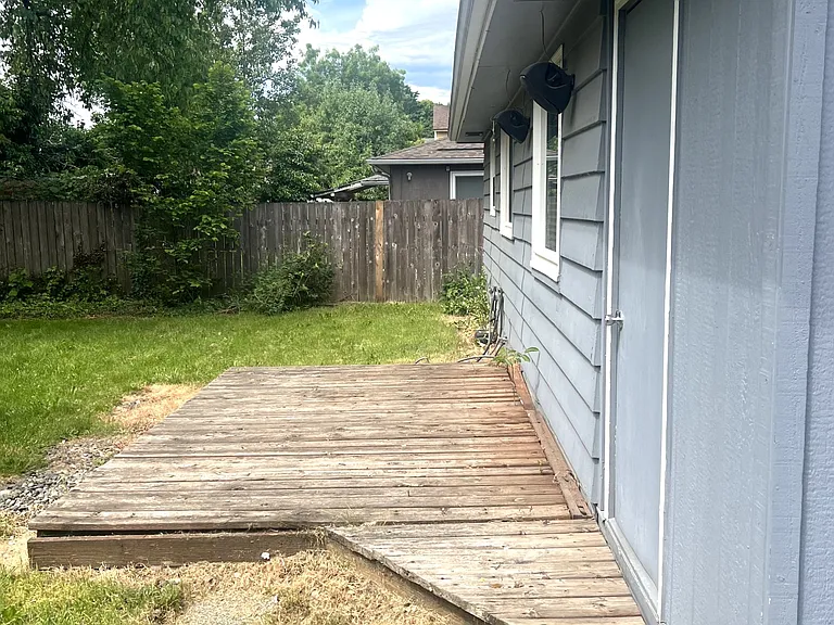516 NW Forest St — Photo 29