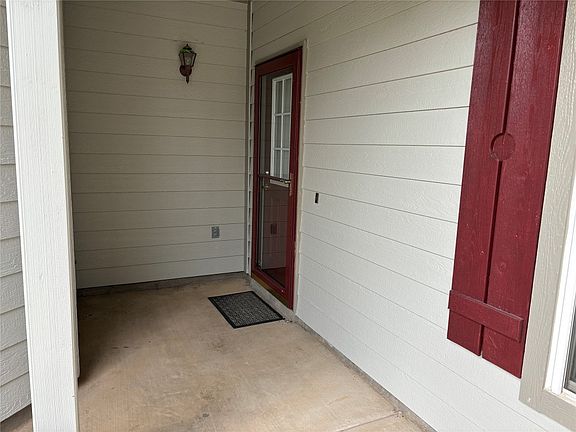 2nd image of 106 Bowie Cir #106