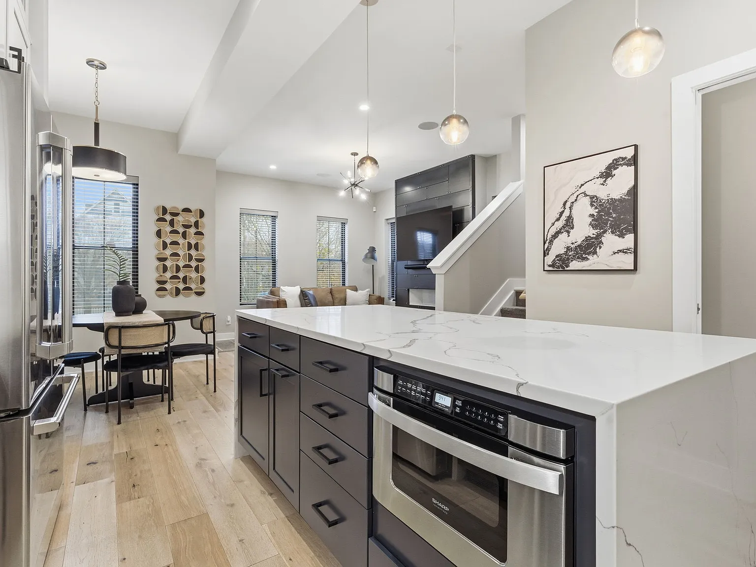 3 bed, 1855 sqft, $3,800 — Photo 3