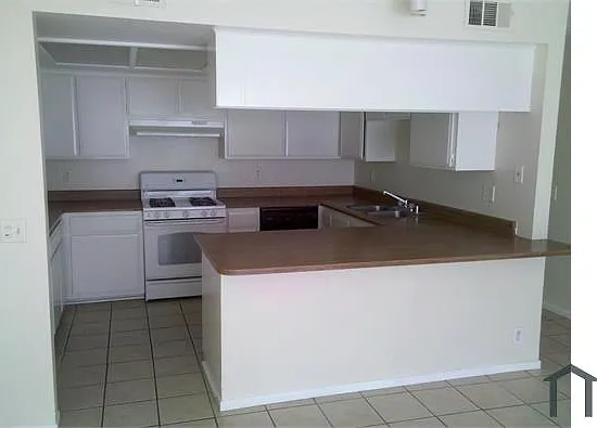 1311 W Latham Ave — Photo 2
