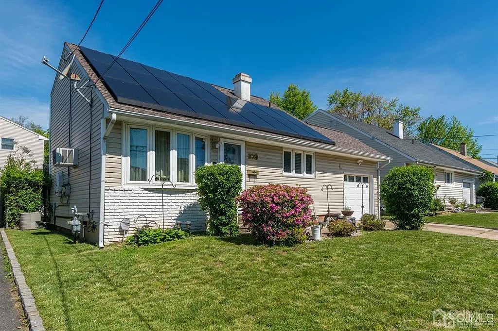 109 Brown Ave photo 1