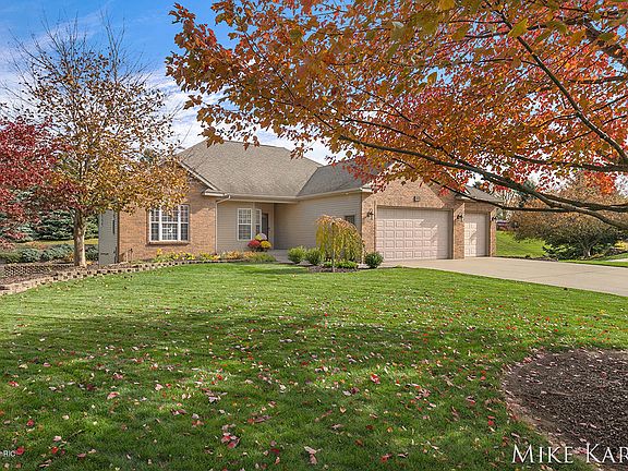3rd image of 882 Mid Bluff Dr