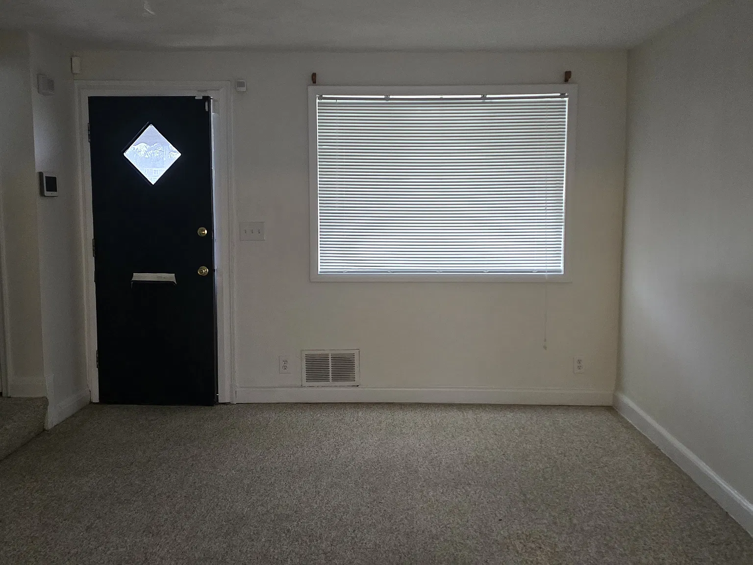 4 bed, 1024 sqft, $2,500 — Photo 3