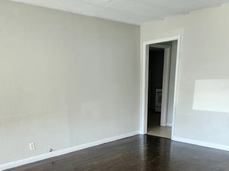 6118 Anderson St — Photo 4