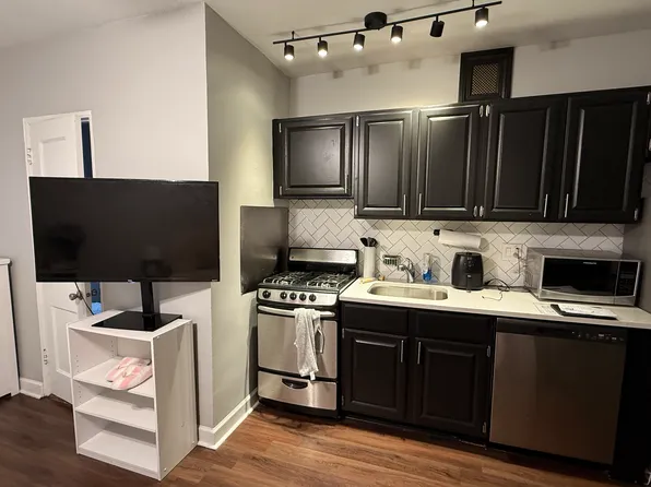 152 W Elm St, Chicago, IL