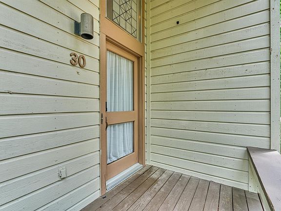 3rd image of 30 Shallow Pond Pl