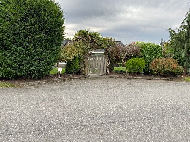 1st image of 627 9th Ave