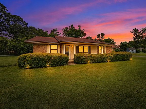 2nd image of 3109 Oakwood Ter