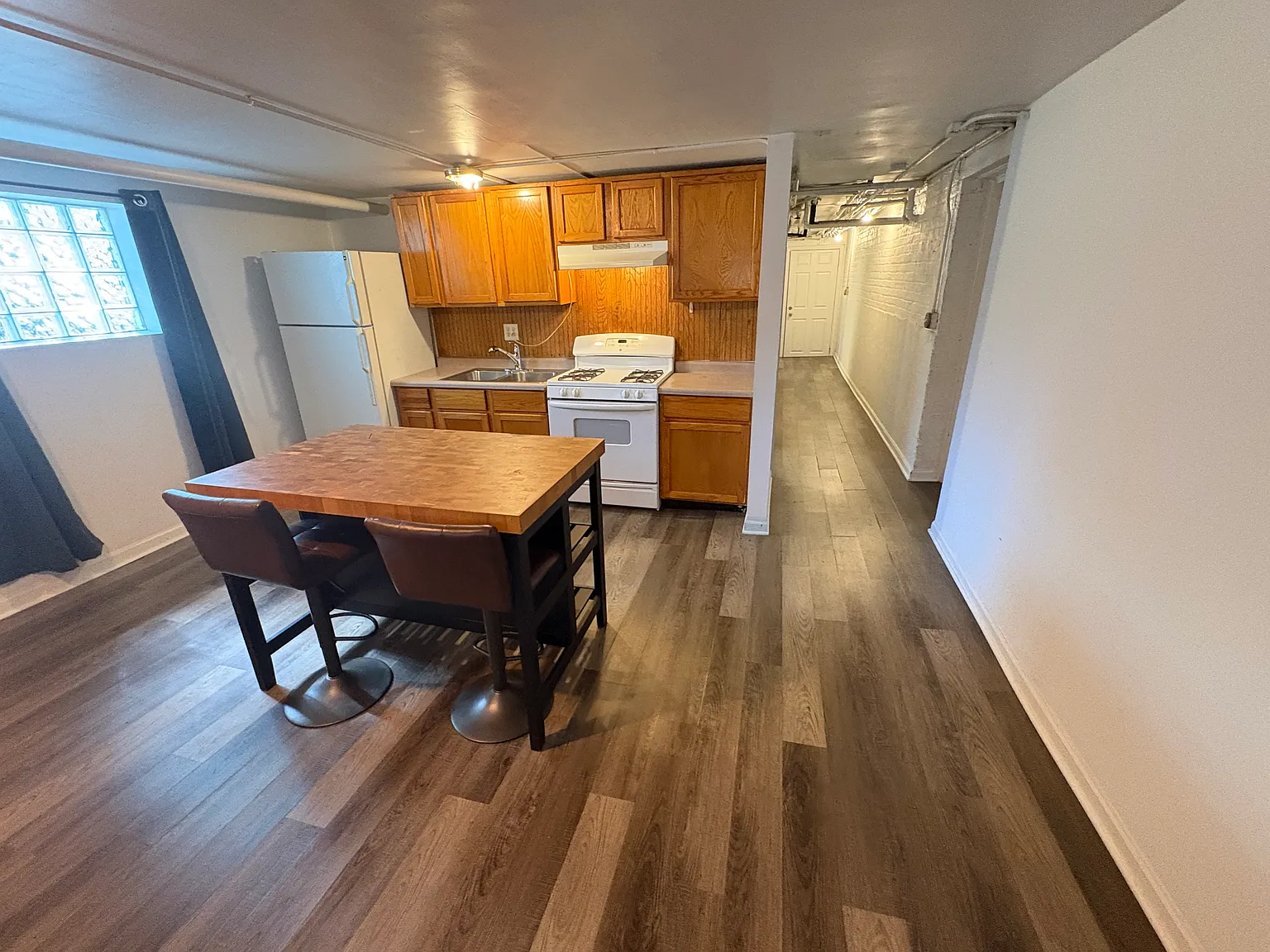 1 bed, 800 sqft, $1,300 — Photo 4