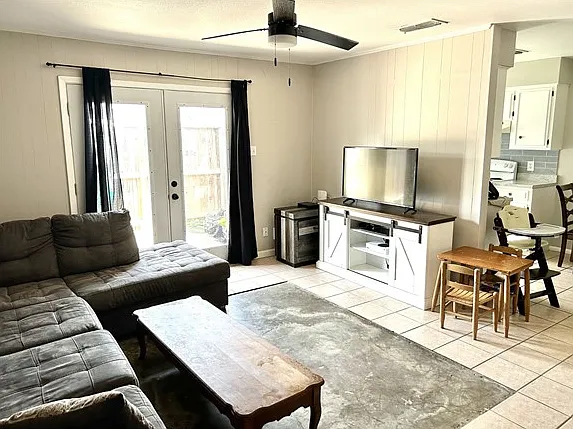 1608 Cimmarron St #B — Photo 11