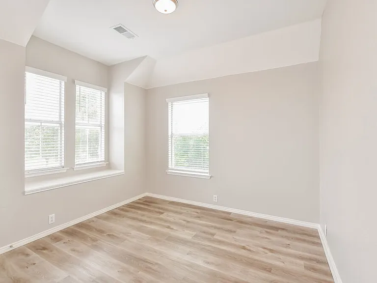 309 Cobblestone Dr — Photo 17