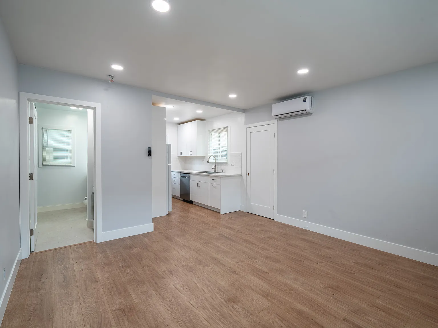 Studio, 400 sqft, $1,800 — Photo 3