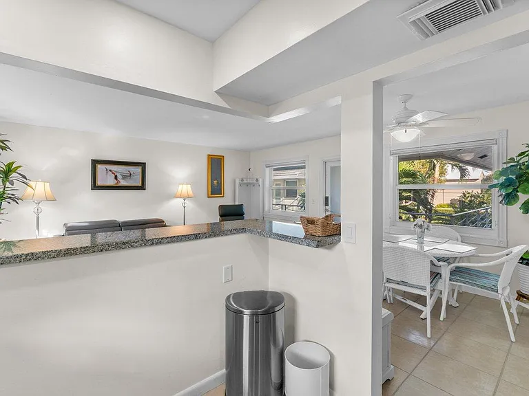 100 Venetian Dr #9 — Photo 14