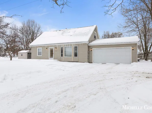 2249 Post Dr NE, Belmont, MI 49306