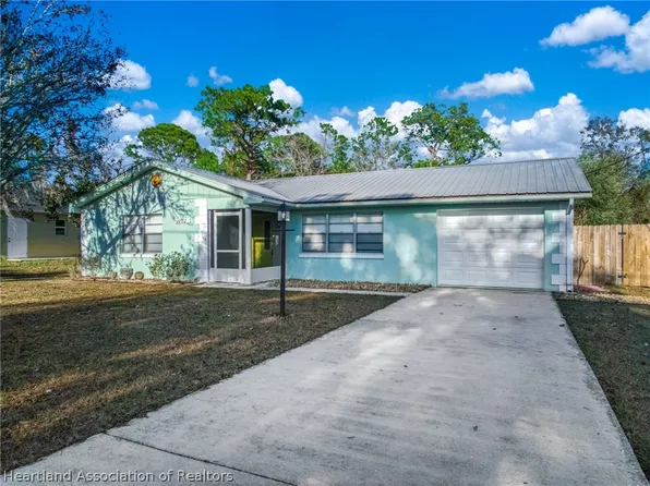 2802 King Dr, Sebring, FL 33870