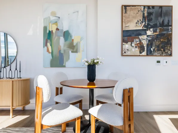 65 Dupont Street image 13 of 40