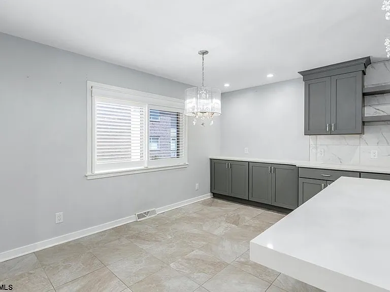 801 Dudley Ct #1402 — Photo 8