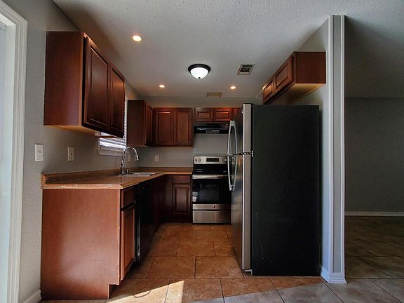 4th image of 37 Fleetwood Dr