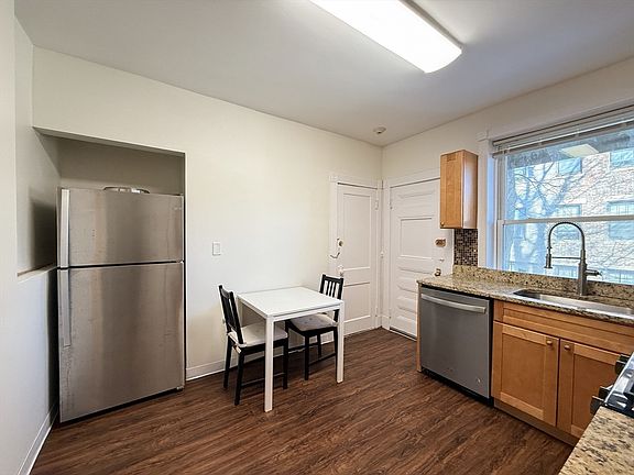 5th image of 158 Kelton St APT 4