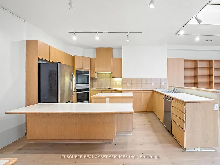 574 Saint Clair Ave W #UPPER — Photo 6