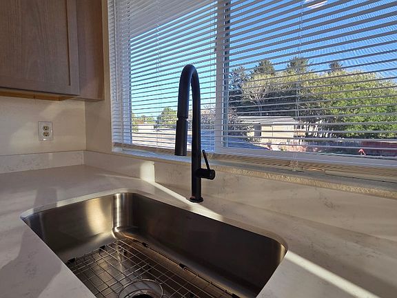 5th image of 111 Whaleview Ct