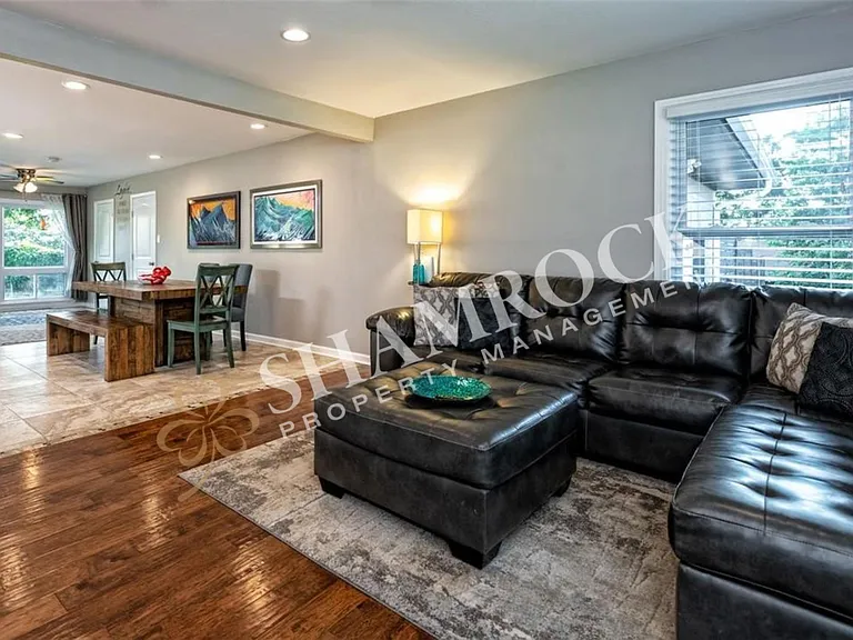 2216 Lake Ridge Cir — Photo 4