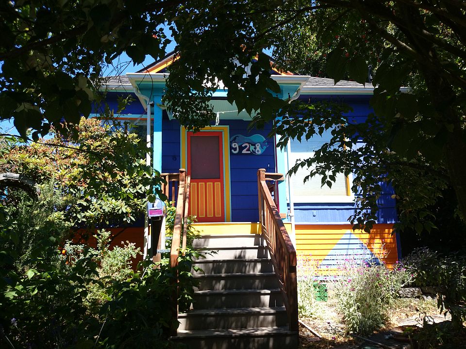2nd image of 928 NW 64th St