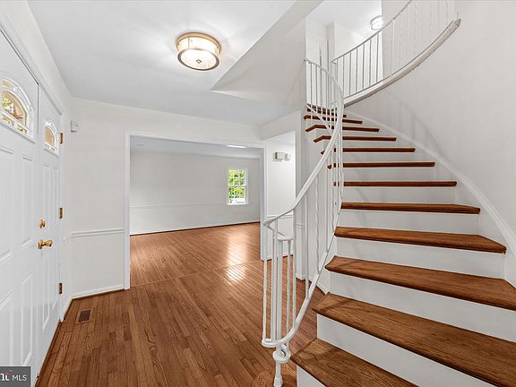 5th image of 8617 Etta Dr