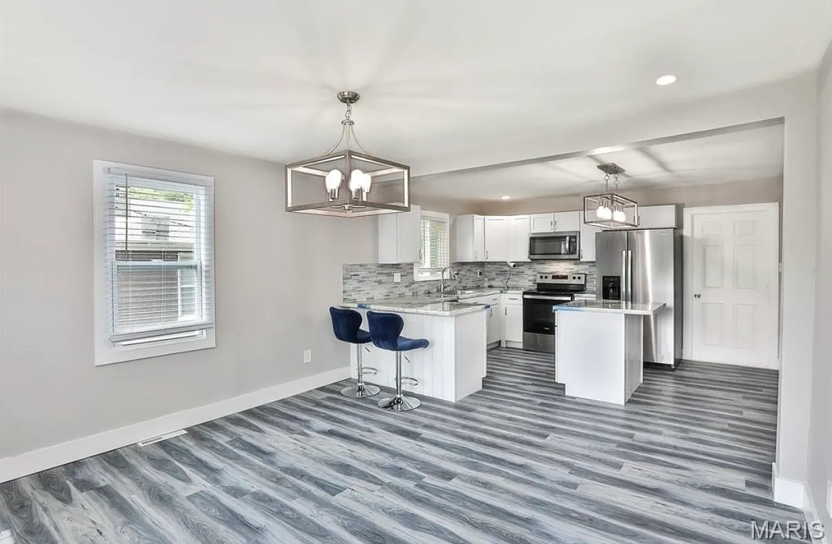 3 bed, 861 sqft, $1,550 — Photo 2