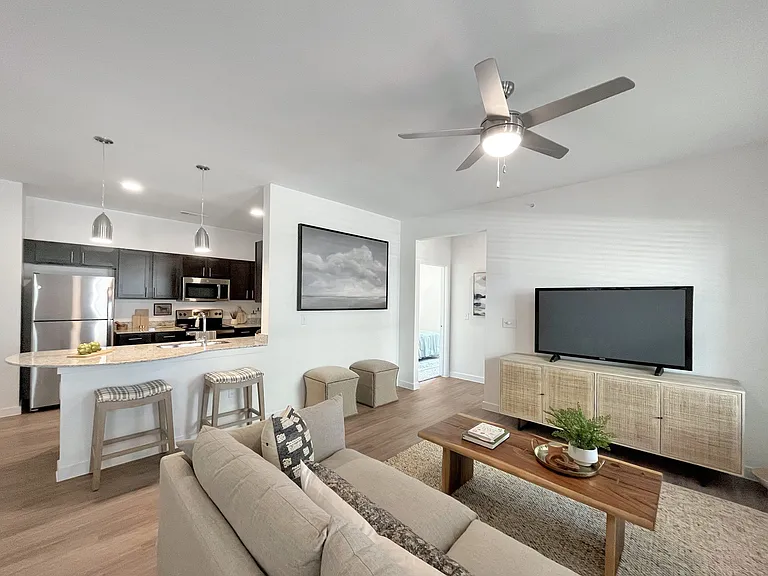 The Lantana Apartments — Photo 13