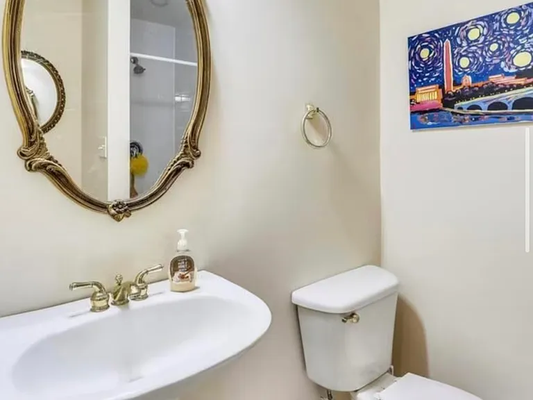 8 Rockingham Ct — Photo 4