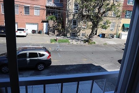 5th image of 206 Woodward St #2