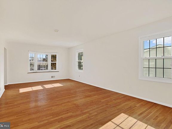 3rd image of 5409 Woodland Ct