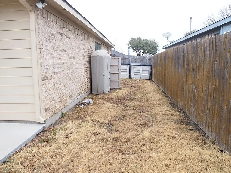 511 Lonestar Park Ln — Photo 24