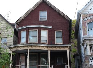 312 E 198th St, Bronx, NY 10458