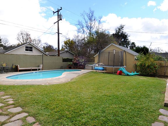 3rd image of 4902 Alminar Ave