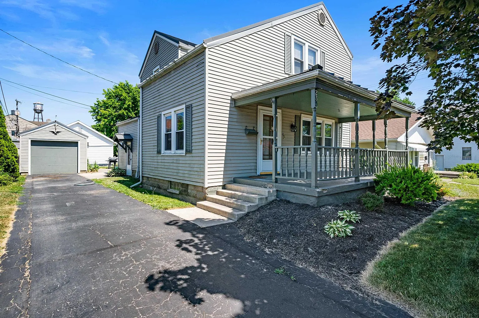 230 N Walnut St photo 1