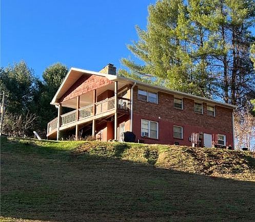 2nd image of 125 Forest Lake Ln