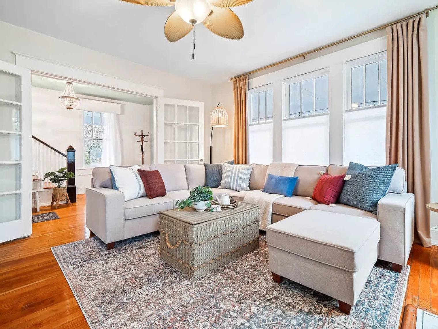 6 bed, 2.0 bath, 2486 sqft, $4,693 — Photo 4