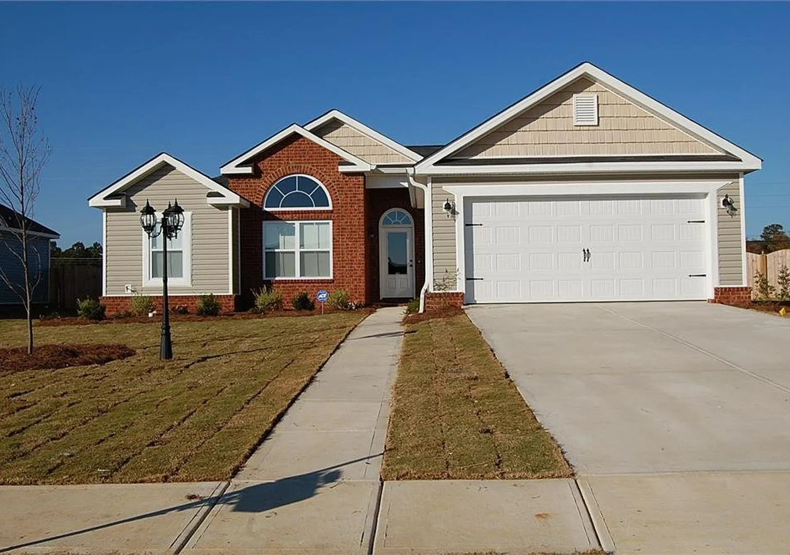 Beautiful 3-Bedroom Home in Bonaire Large Fenced Backyard! Minutes to RAFB — Photo 1