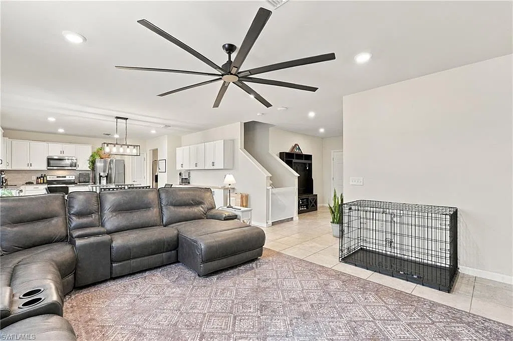 4 bed, 2.5 bath, 2402 sqft, $3,300 — Photo 4