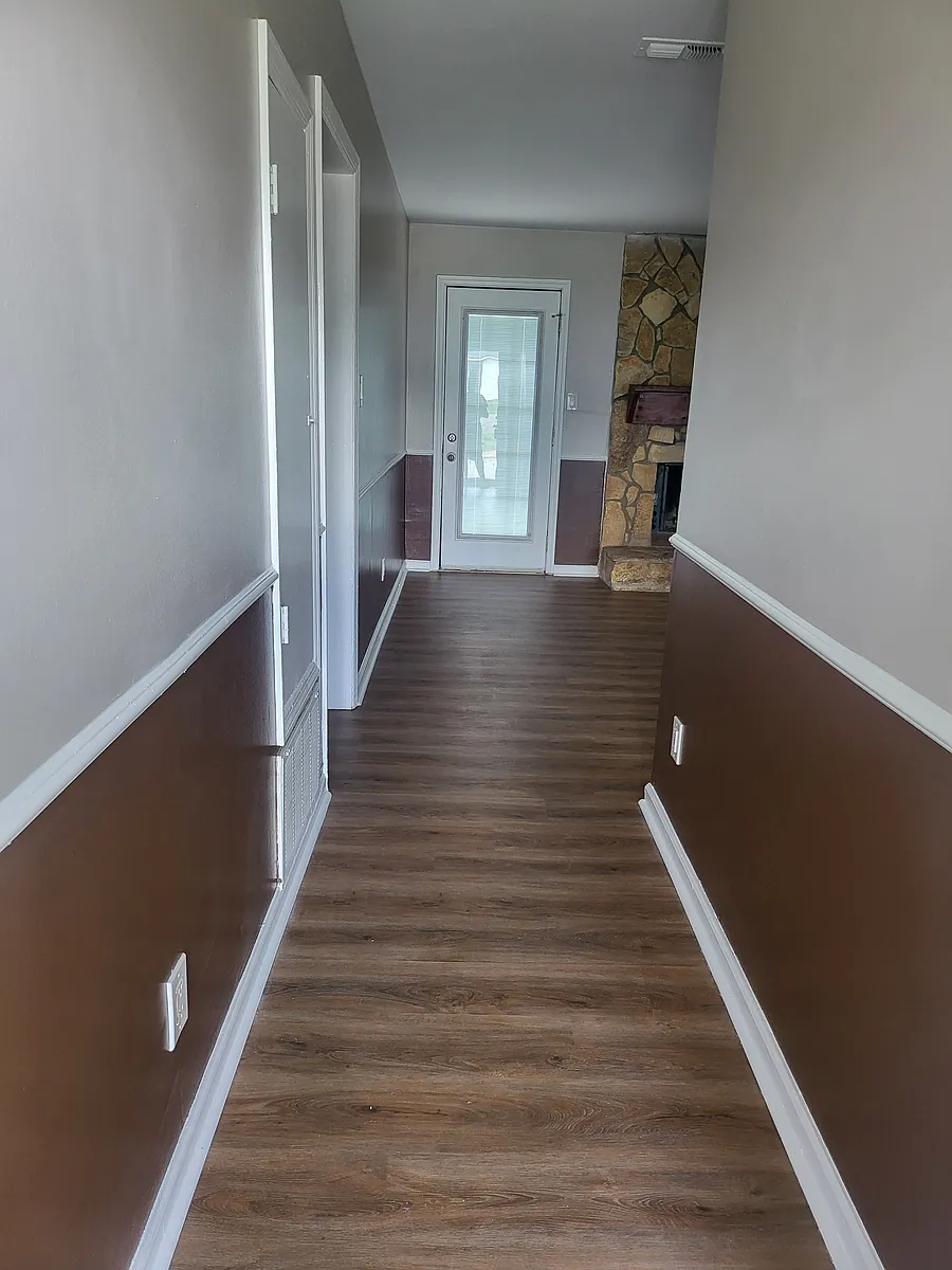 Entryway - Tara Heights Cir