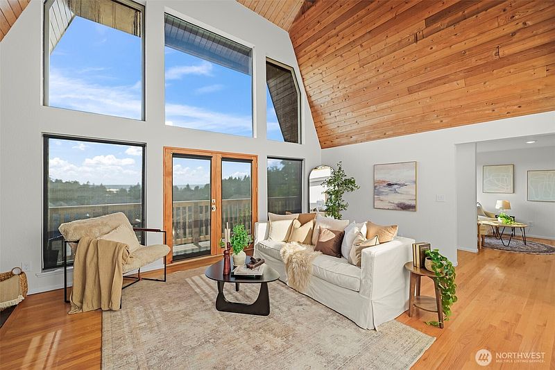 4th image of 1822 Copalis Street NE
