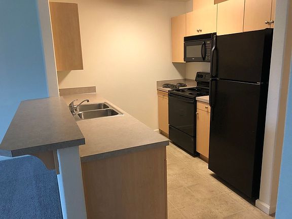 2nd image of 233 NW Sherman St #1310
