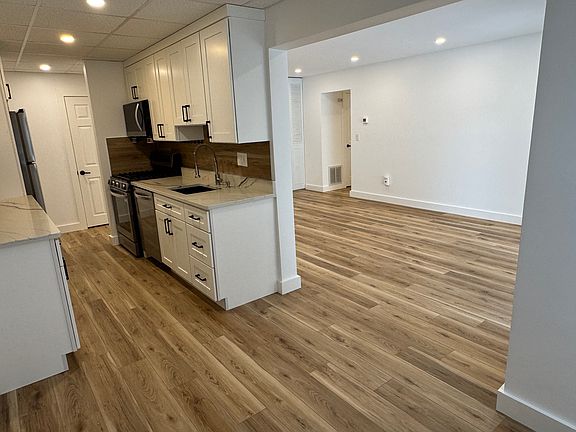 5th image of 54 Shrewsbury Green Dr Unit B