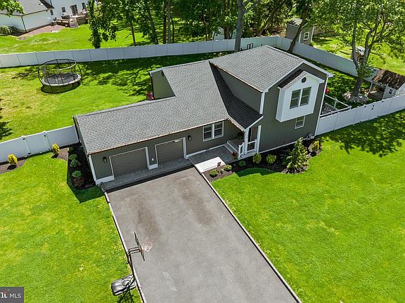 3rd image of 19 Acker Dr