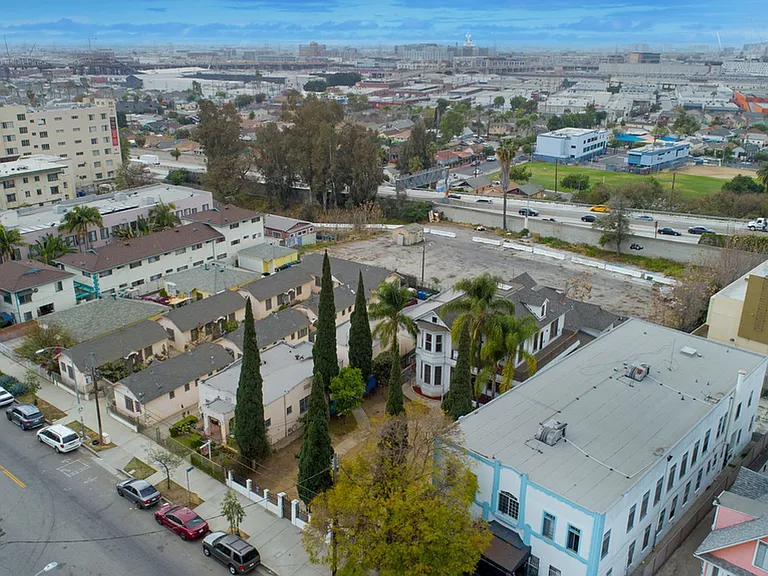 Mariachi Plaza Apartments (OLD) — Photo 11