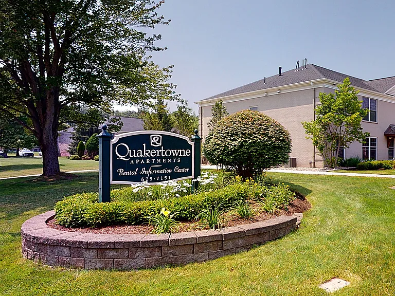 Quakertowne — Photo 11
