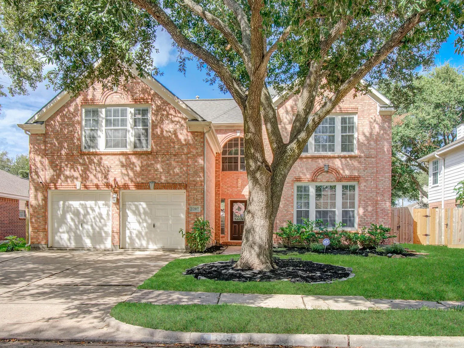 4 bed, 3.5 bath, 2992 sqft, $2,900 — Photo 2